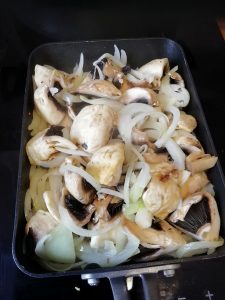 Zwiebeln Pilze anbraten mit Butter Hayashi curry